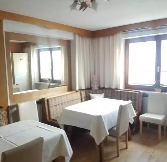 ホテル Gästehaus Fahringer