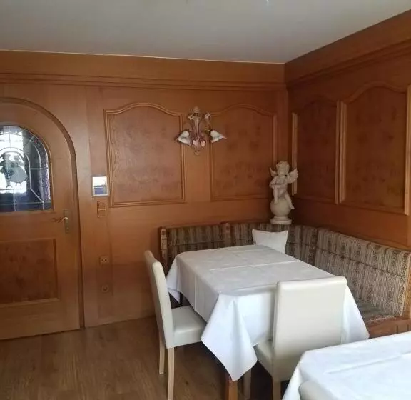 ホテル Gästehaus Fahringer