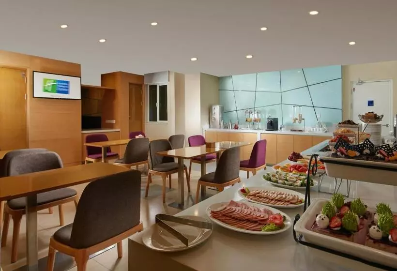 Hotelli Holiday Inn Express Tangshan Downtown, An Ihg