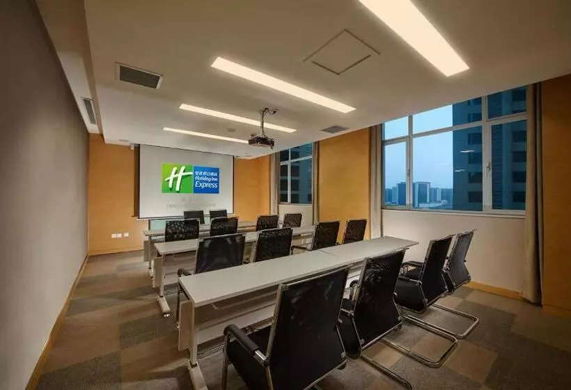 Hotelli Holiday Inn Express Tangshan Downtown, An Ihg
