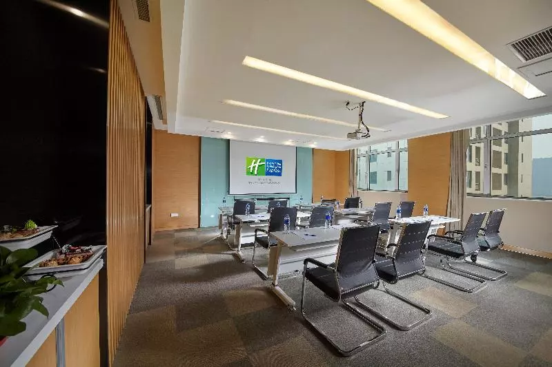 Hotelli Holiday Inn Express Tangshan Downtown, An Ihg