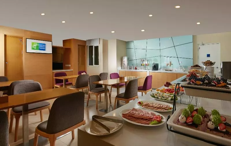 Hotelli Holiday Inn Express Tangshan Downtown, An Ihg
