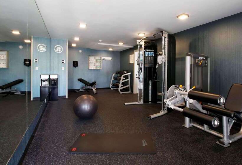 Radisson Hotel Oakland Airport