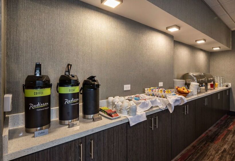 Radisson Hotel Oakland Airport