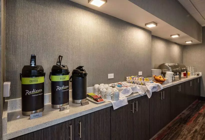 Radisson Hotel Oakland Airport