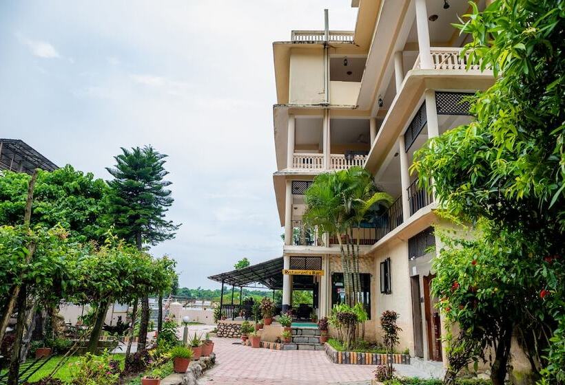 هتل Riverside With Swimming Pool