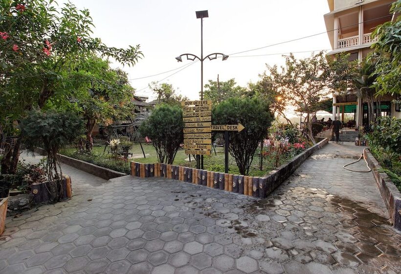 هتل Riverside With Swimming Pool