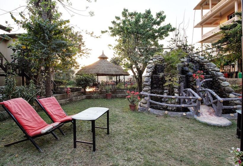 هتل Riverside With Swimming Pool