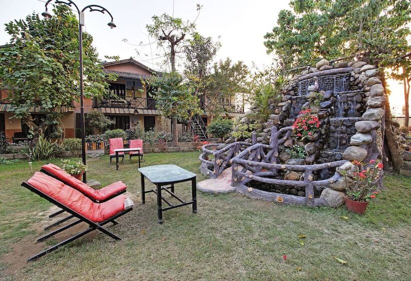 هتل Riverside With Swimming Pool