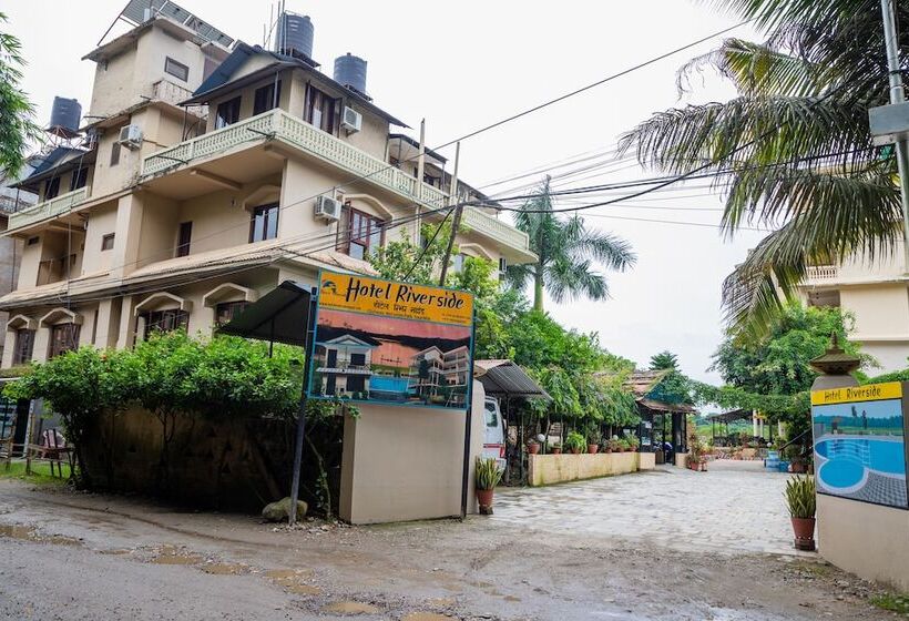 هتل Riverside With Swimming Pool