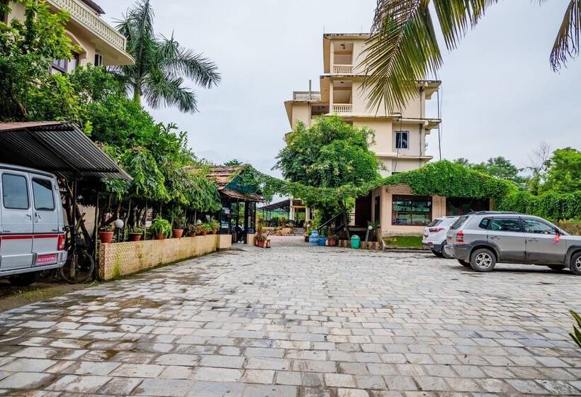 هتل Riverside With Swimming Pool