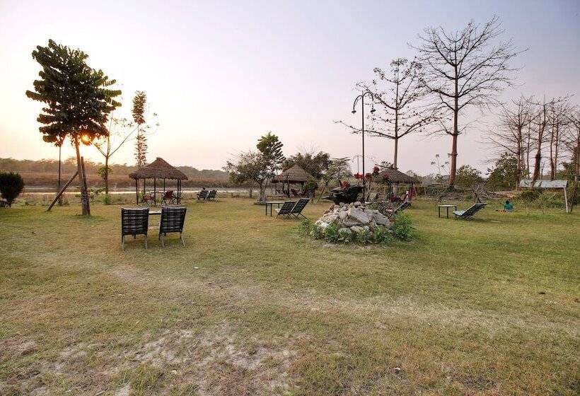 هتل Riverside With Swimming Pool