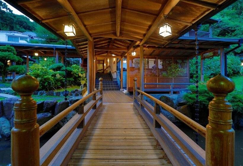 료칸 Sakahijiri Gyokushoen