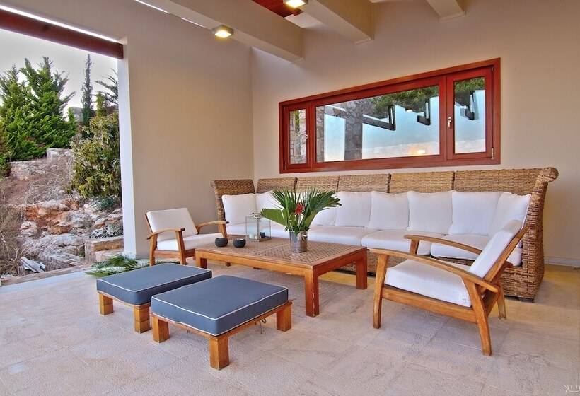 Villa Takeoff Saronida