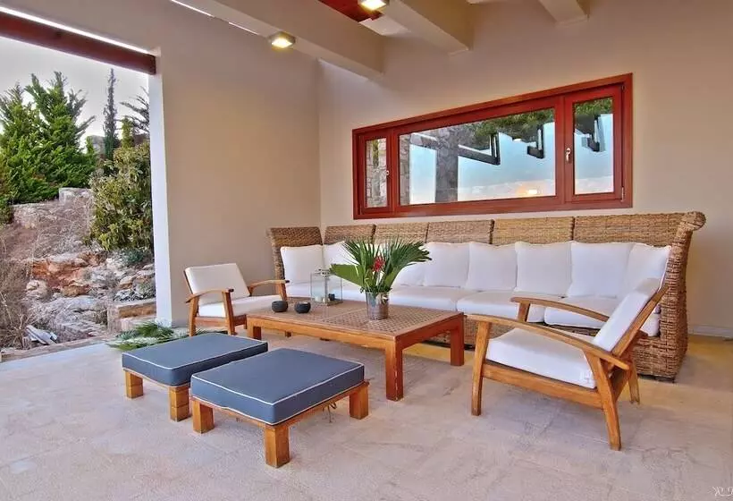 Villa Takeoff Saronida
