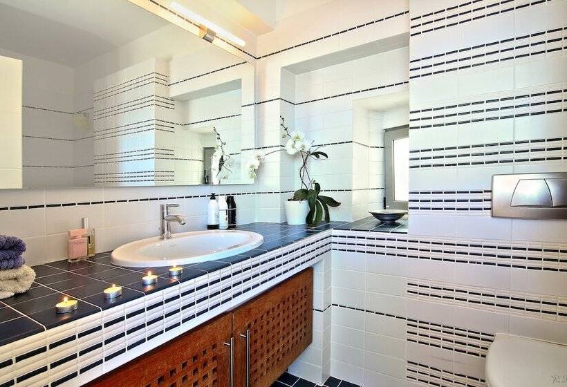 Villa Takeoff Saronida