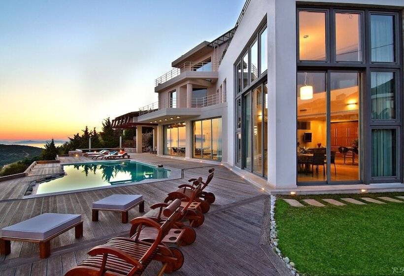 Villa Takeoff Saronida