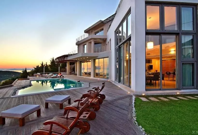 Villa Takeoff Saronida