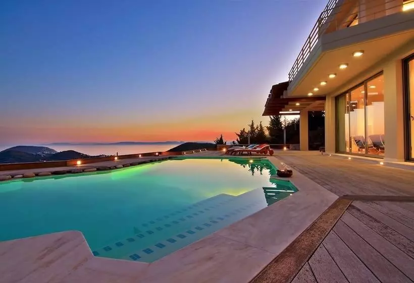 Villa Takeoff Saronida