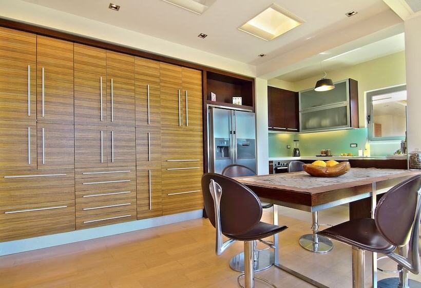 Villa Takeoff Saronida