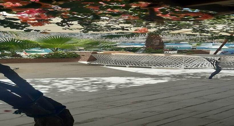 בית מלון כפרי Dut Selimiye