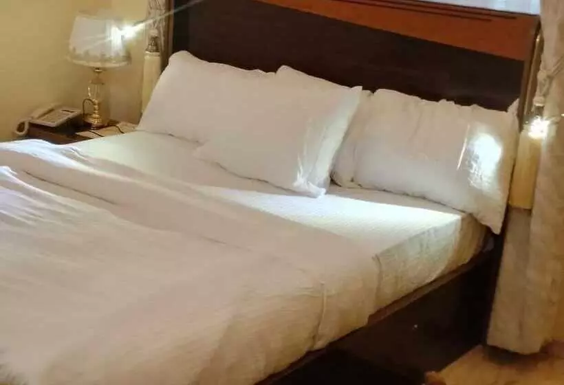 Naptin Executive Hotel And Suites