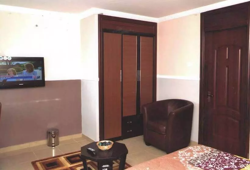 Naptin Executive Hotel And Suites