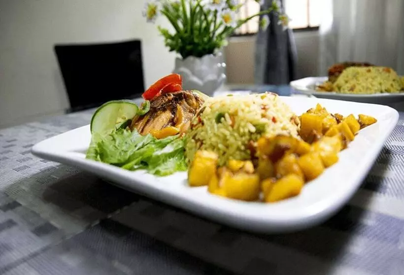 Naptin Executive Hotel And Suites