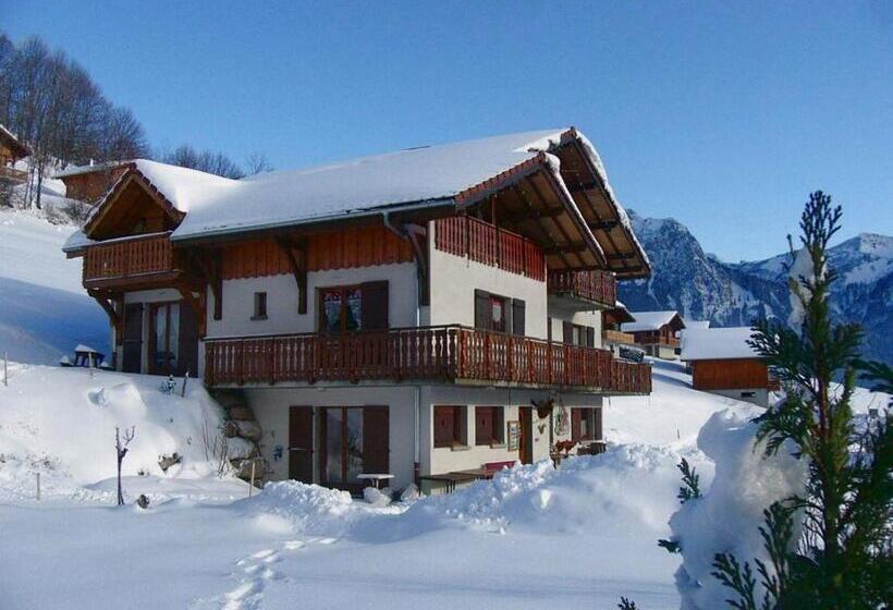 مبيت وإفطار Chalet Titlis