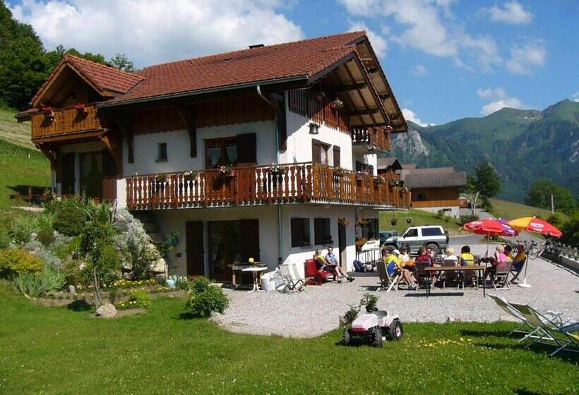 مبيت وإفطار Chalet Titlis