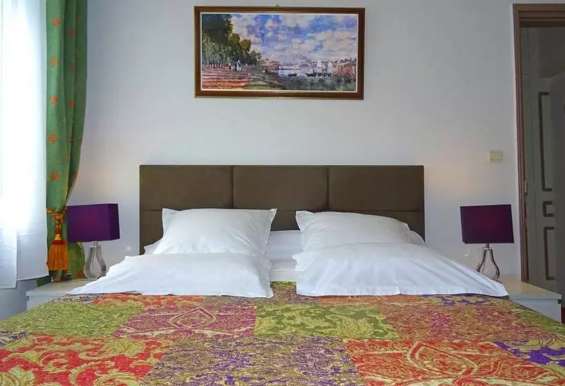 تختخواب و صبحانه Chambres Et Table D'hôtes La Belle Lensoise
