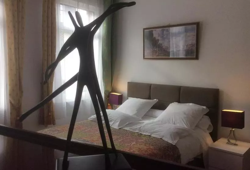 تختخواب و صبحانه Chambres Et Table D'hôtes La Belle Lensoise