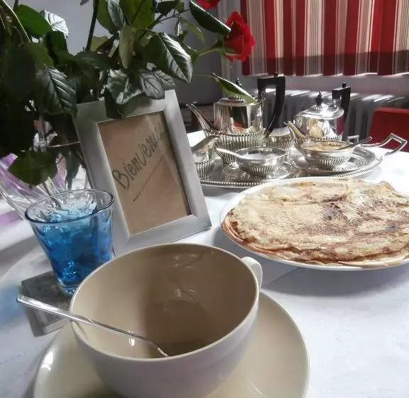 تختخواب و صبحانه Chambres Et Table D'hôtes La Belle Lensoise