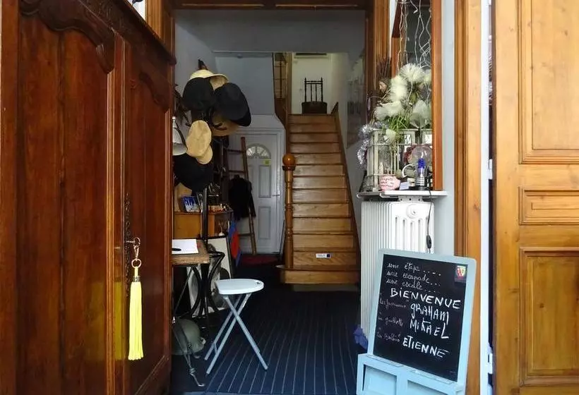 تختخواب و صبحانه Chambres Et Table D'hôtes La Belle Lensoise