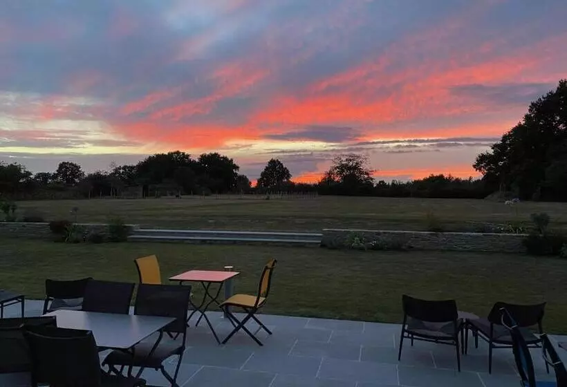 ベッドアンドブレックファースト Château De La Garnison