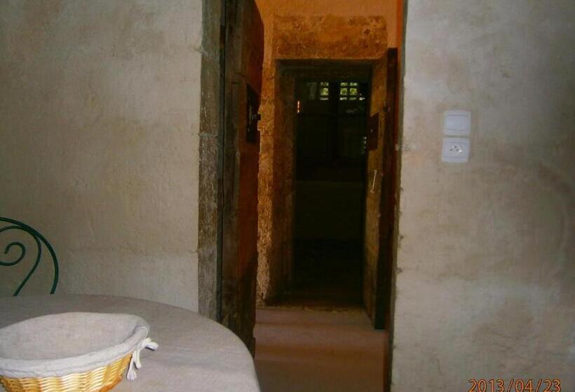 مبيت وإفطار La Tour Beauvoir