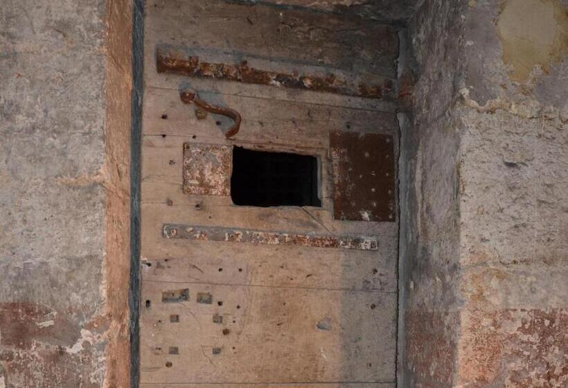 مبيت وإفطار La Tour Beauvoir