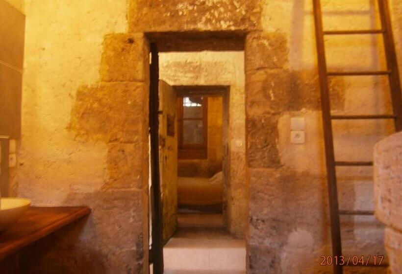 مبيت وإفطار La Tour Beauvoir