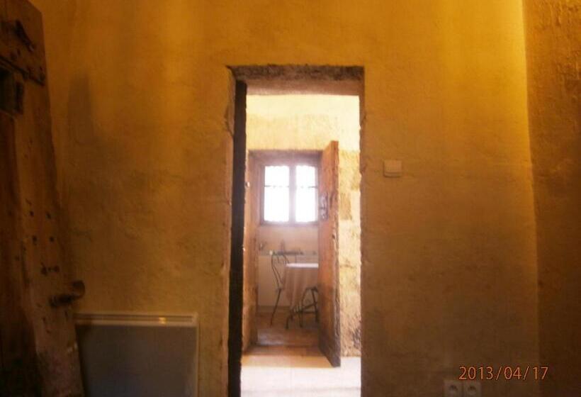 مبيت وإفطار La Tour Beauvoir