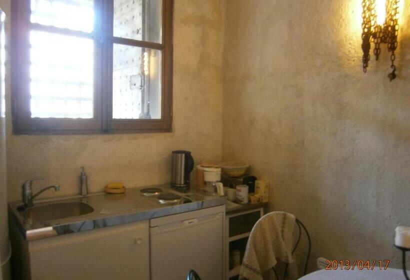 مبيت وإفطار La Tour Beauvoir