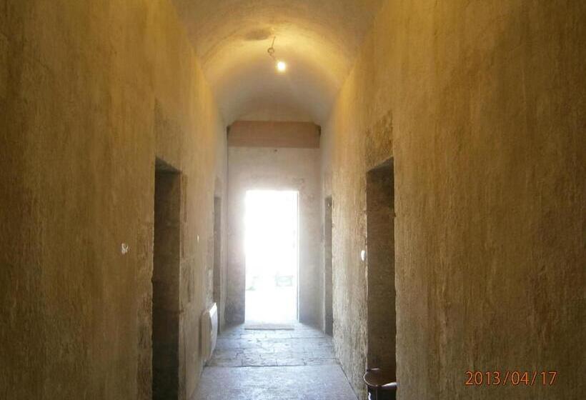 مبيت وإفطار La Tour Beauvoir