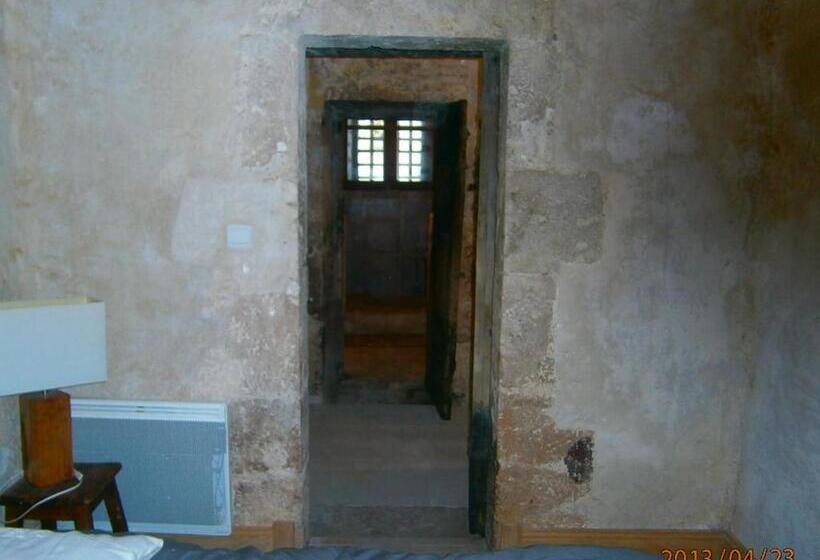 مبيت وإفطار La Tour Beauvoir