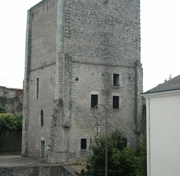 مبيت وإفطار La Tour Beauvoir