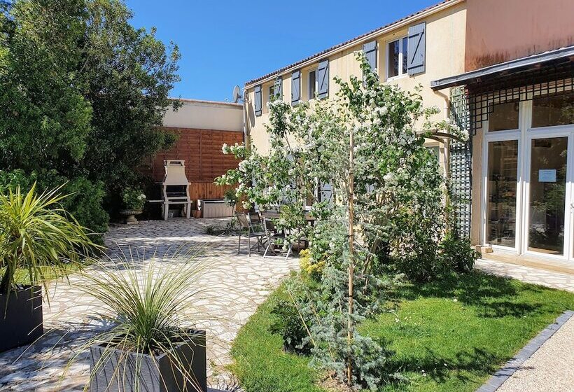 Bed and Breakfast La Villa Des Roses Gîte Chambres D Hôtes Piscine Chauffée