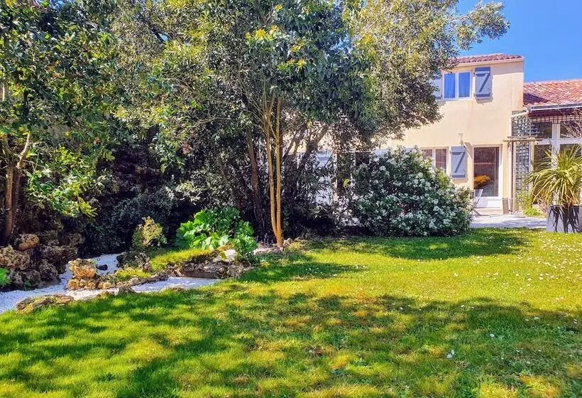 ベッドアンドブレックファースト La Villa Des Roses Gîte Chambres D Hôtes Piscine Chauffée