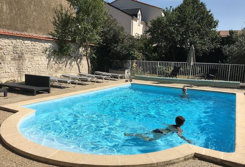 Bed and Breakfast La Villa Des Roses Gîte Chambres D Hôtes Piscine Chauffée