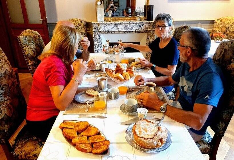 Bed and Breakfast La Villa Des Roses Gîte Chambres D Hôtes Piscine Chauffée