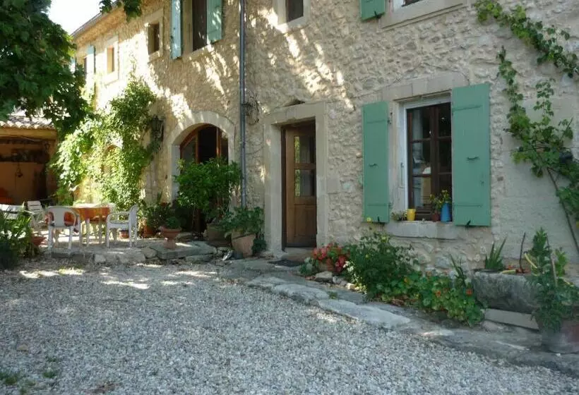 Aamiaismajoitus (B&B) Le Val Léron