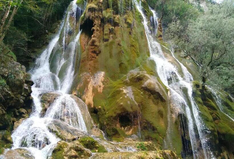 مبيت وإفطار L'estapade Des Tourelons
