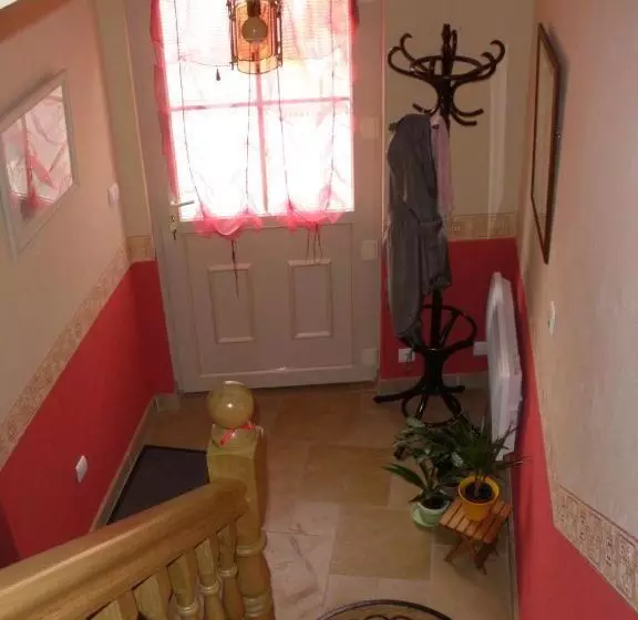 تختخواب و صبحانه Logis Saint Martin